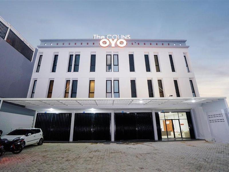 Super Oyo Capital O 449 The Colins Hotel Keputih Exterior photo